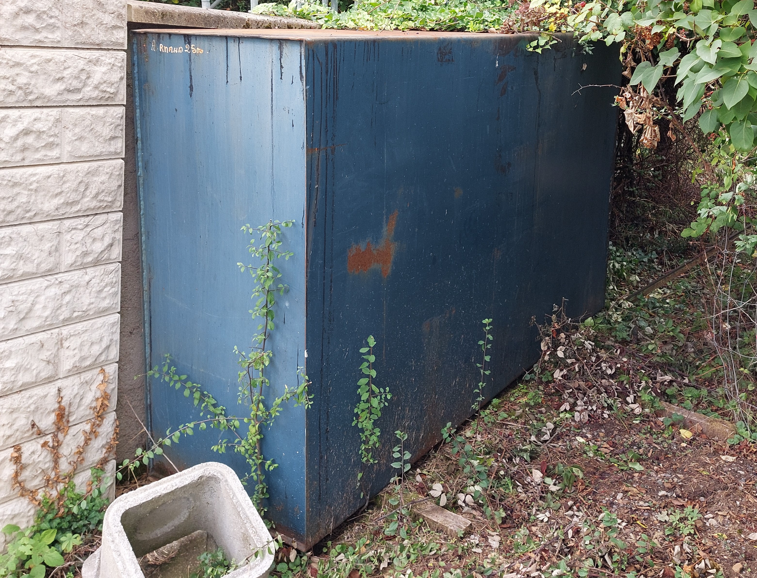 Cuve a fuel 2 500 litres 
0 Coulanges-l�s-Nevers (58)