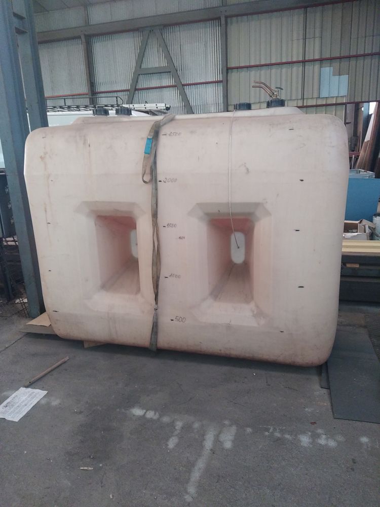Cuve en poly�thyl�ne 2500 L 80 Saint-Genix-sur-Guiers (73)
