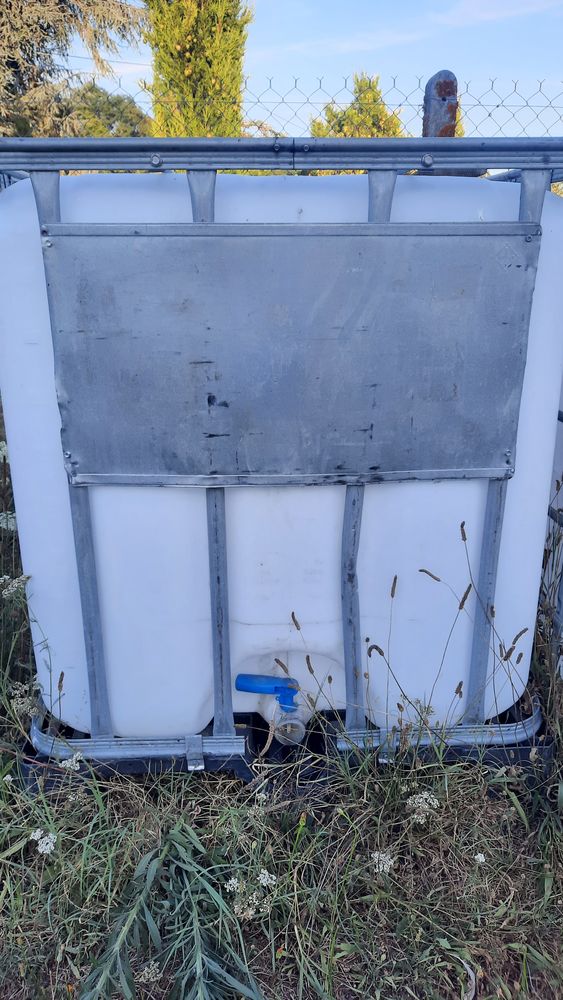 Cuve r�cup�rateur d'eau 1000L 90 Saint-M�dard-de-Guizi�res (33)