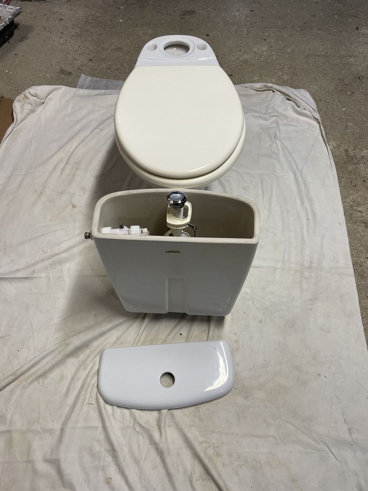 cuvette compl�te r�servoir avec m�canisme 30 Louvern� (53)