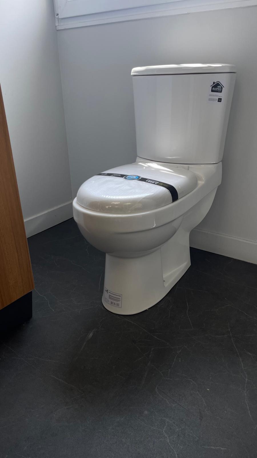 Cuvettes WC stock. TEL : 0768349324 49 Aubervilliers (93)