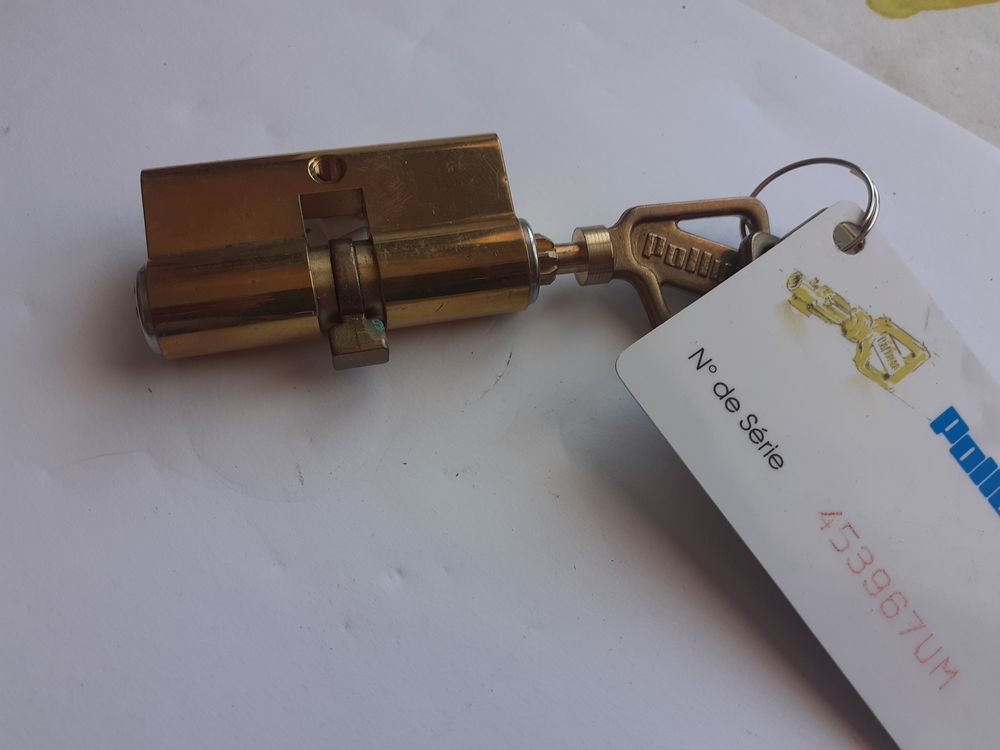 Cylindre europ�en 30x30 marque pollux 40 Brezolles (28)