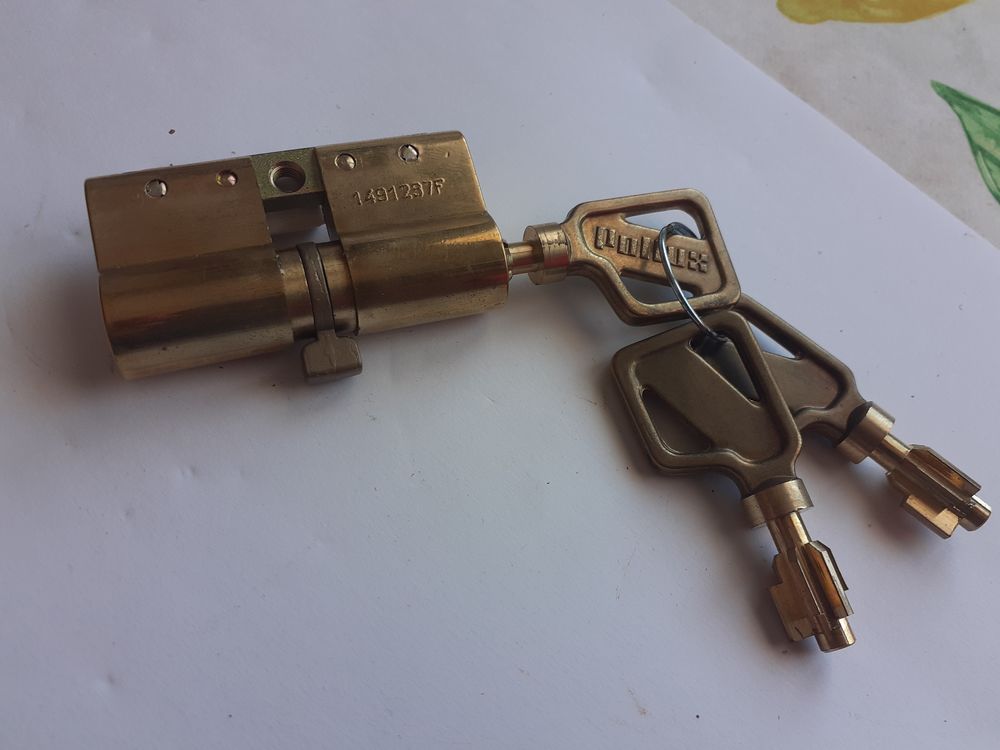 Cylindre pollux profil europ�en 
Dimension 30x30 30 Brezolles (28)