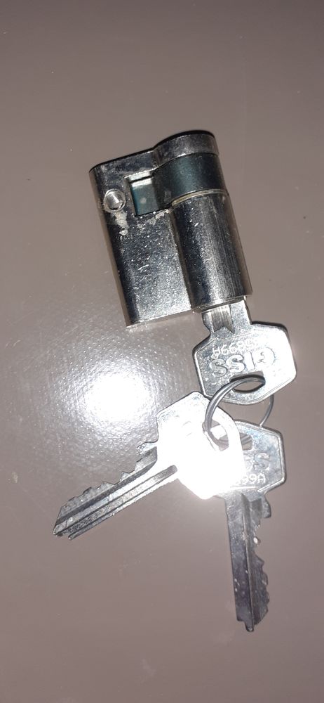 1/2 Cylindre serrure (40mm total/30mm bord � vis) 2 La Valette-du-Var (83)