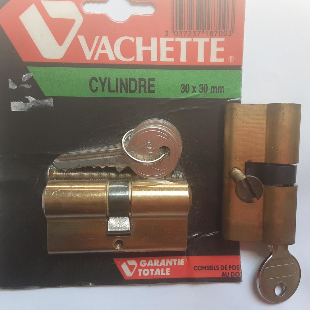 3 cylindres de porte 30*30mm 20 Pontoise (95)