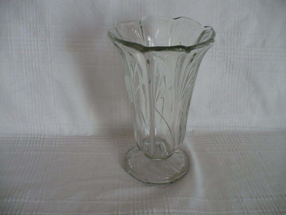 			
*D119 	
Vase en verre 5 Marseille 6 (13)