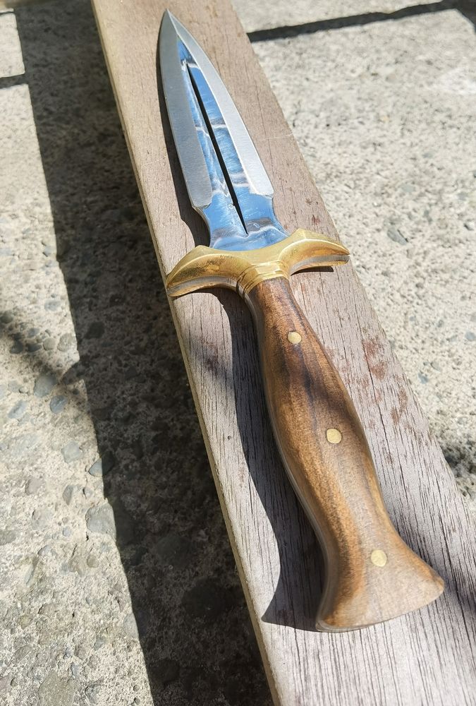 Dague � double tranchant 100 Les Trois-Bassins (97)