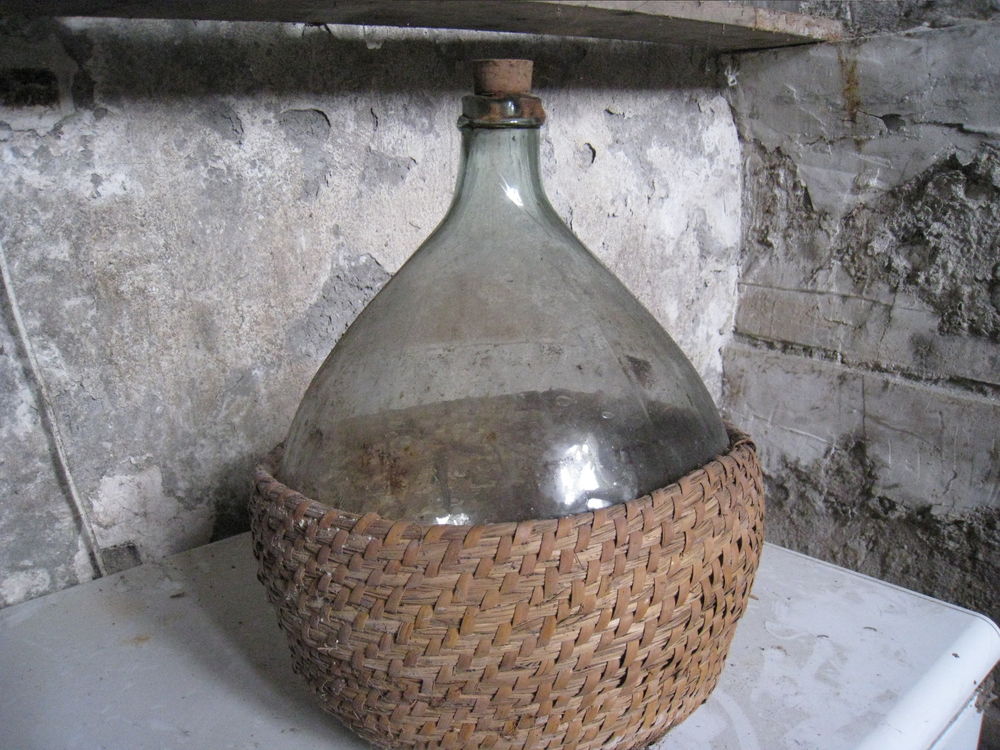 Dame Jeanne ancienne avec son support 35 Vinay (38)