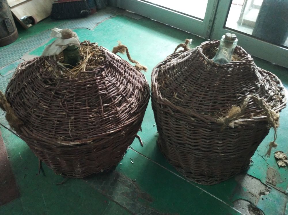 2 dames Jeanne paill�es 70 Le Creusot (71)