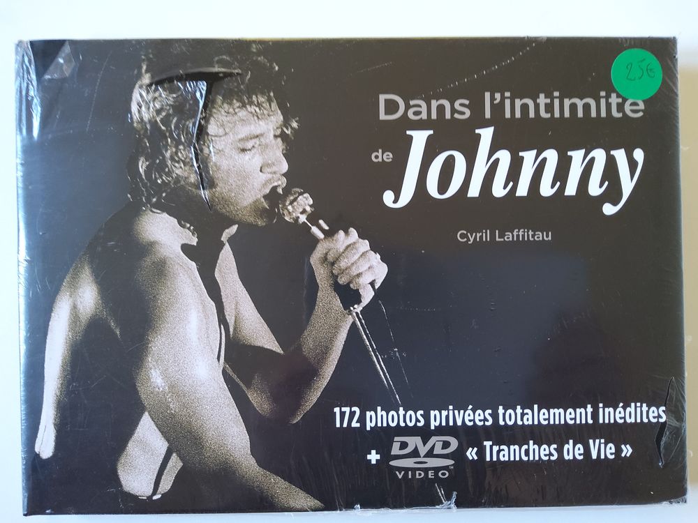 Dans l'intimit� de JOHNNY (neuf) 12 Saint-Bonnet-les-Oules (42)