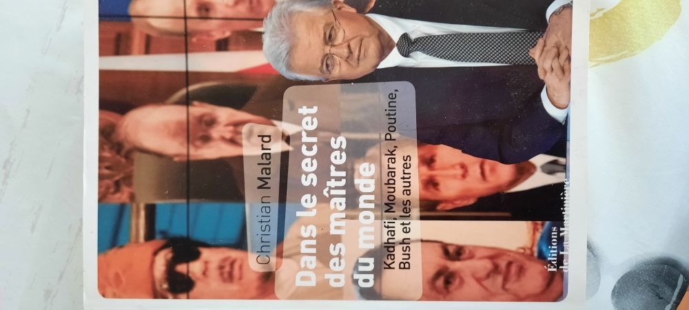 Dans le secret des ma�tres du monde Khadafi, Moubarak, Poutine Bush et les autres. Auteur Christian Malard. �dition de la Martinique. 315 pages 5 Meylan (38)