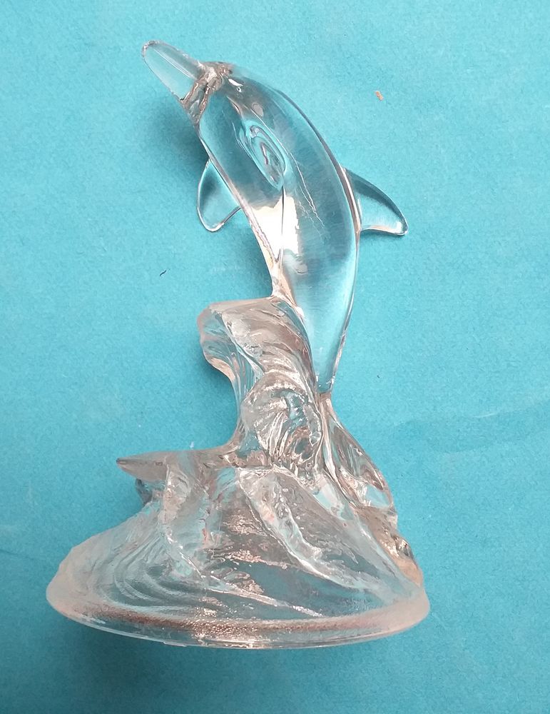  Dauphin en verre, hauteur 16.5 cm 10 Montauban (82)