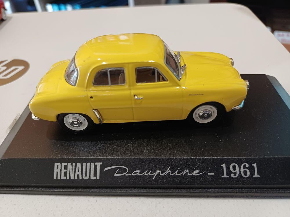Dauphine 1961 model norev 1/43eme 5 Castel-Sarrazin (40)