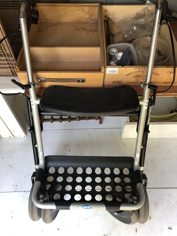 d�ambulateur noir 45 Aubagne (13)