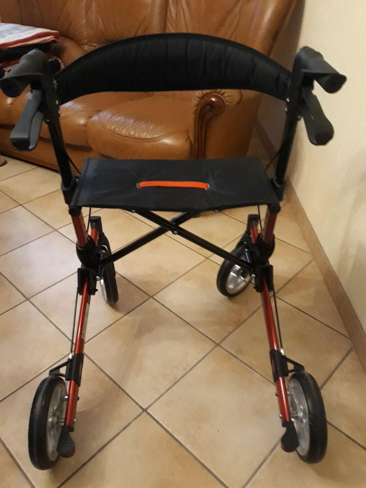 d�ambulateur 4 roues pliable 
90 Fl�r�-la-Rivi�re (36)