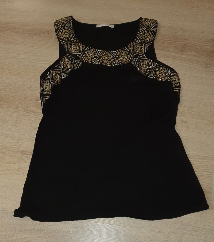 d�bardeur noir avec d�collet� brod� dor� 3 Monistrol-sur-Loire (43)