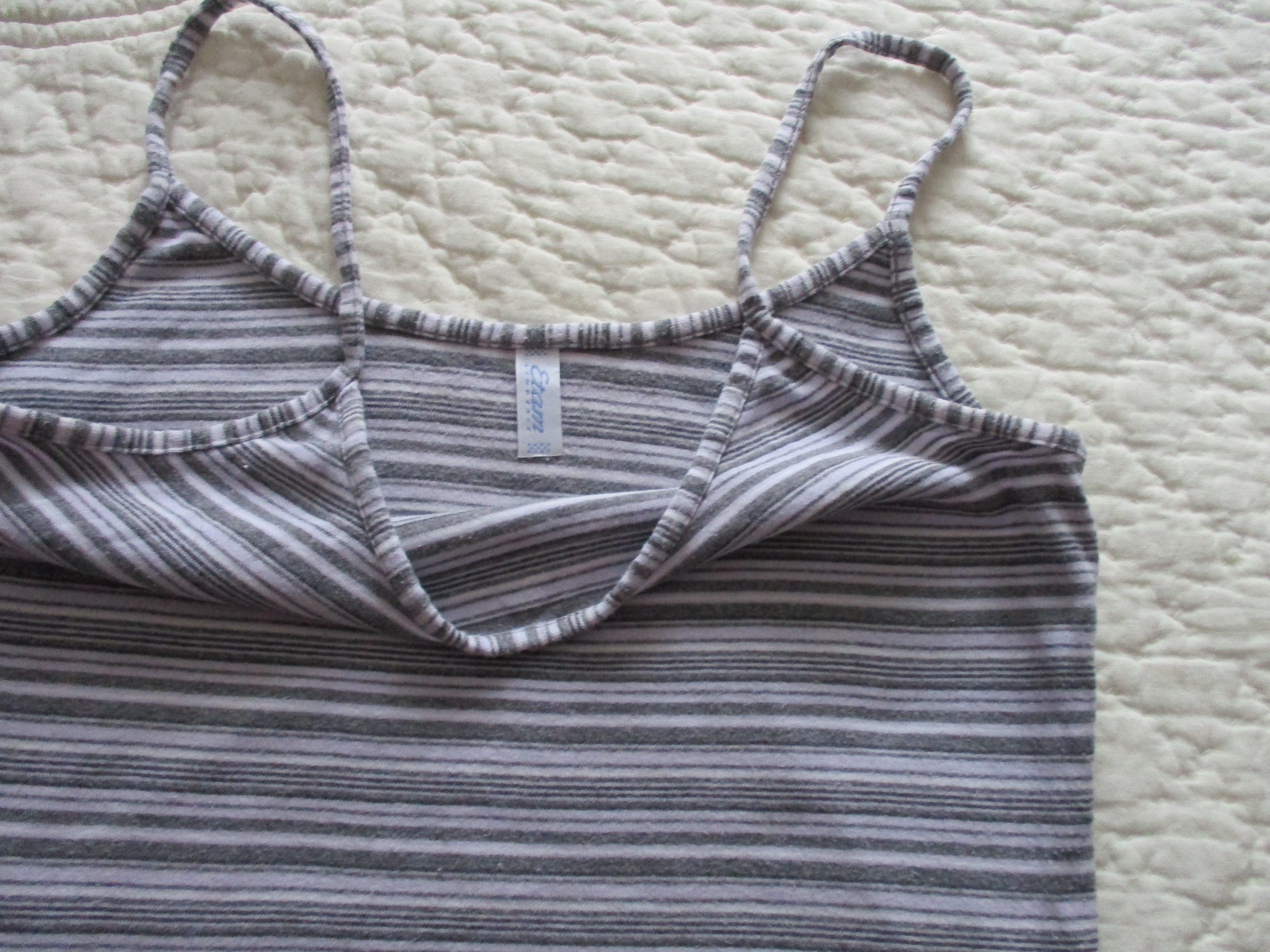 LOT DE 2 DEBARDEURS  fines bretelles - taille 42/44 4 Fl�ac (16)