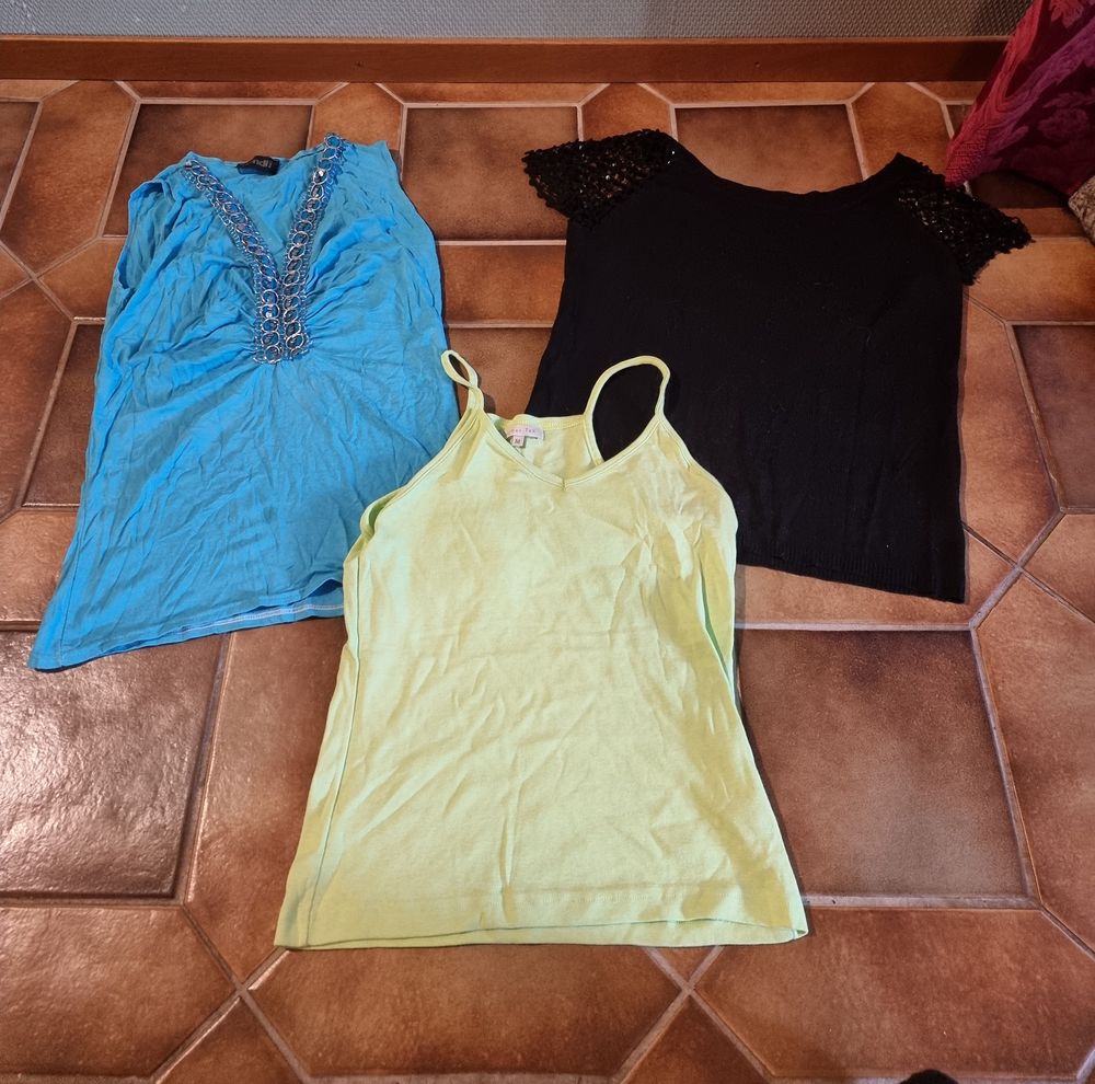 Lot de 2 d�bardeurs et 1 t-shirt bleu/vert/noir pour femme t 1 Vulbens (74)