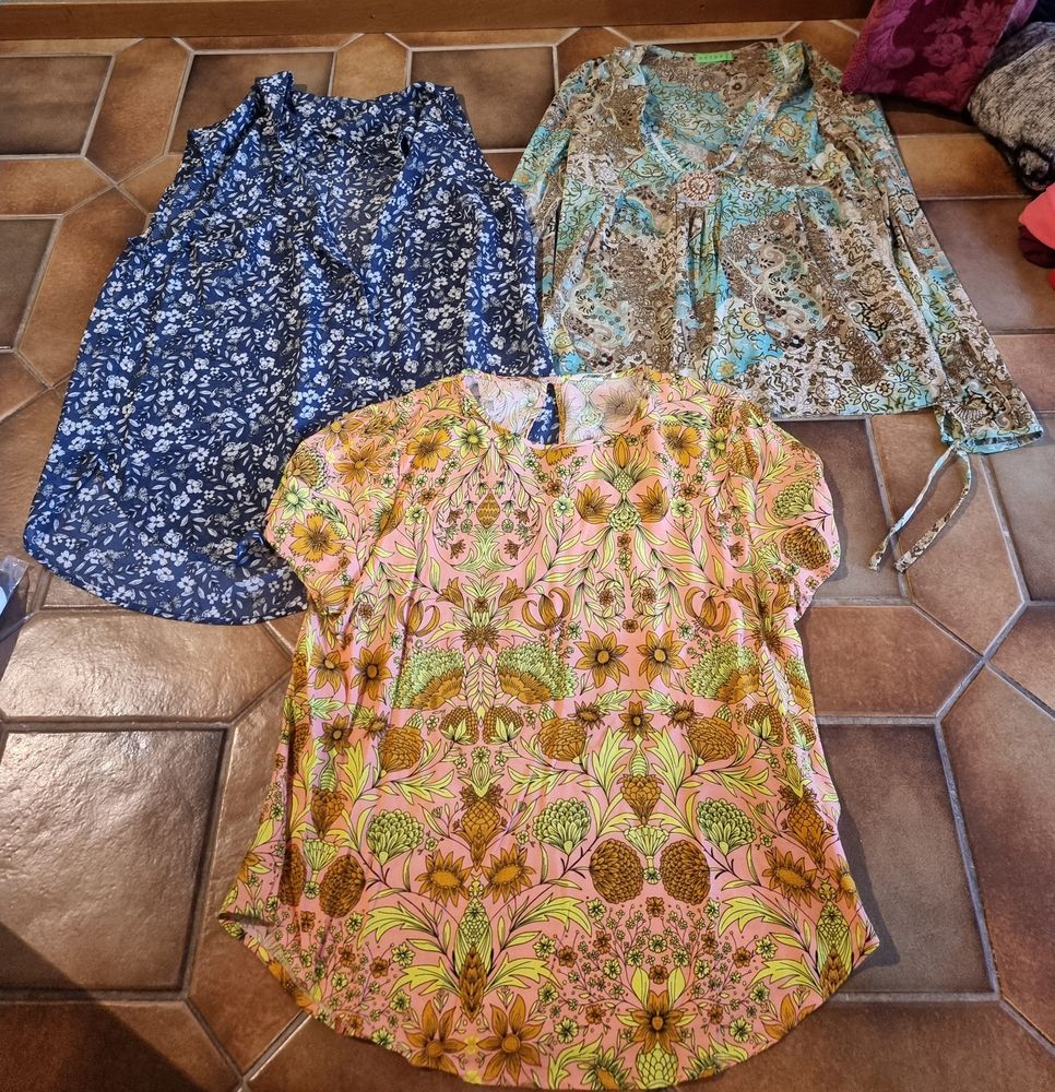 Lot de 2 d�bardeurs + 1 t-shirt manche longue multicolores 1 Vulbens (74)