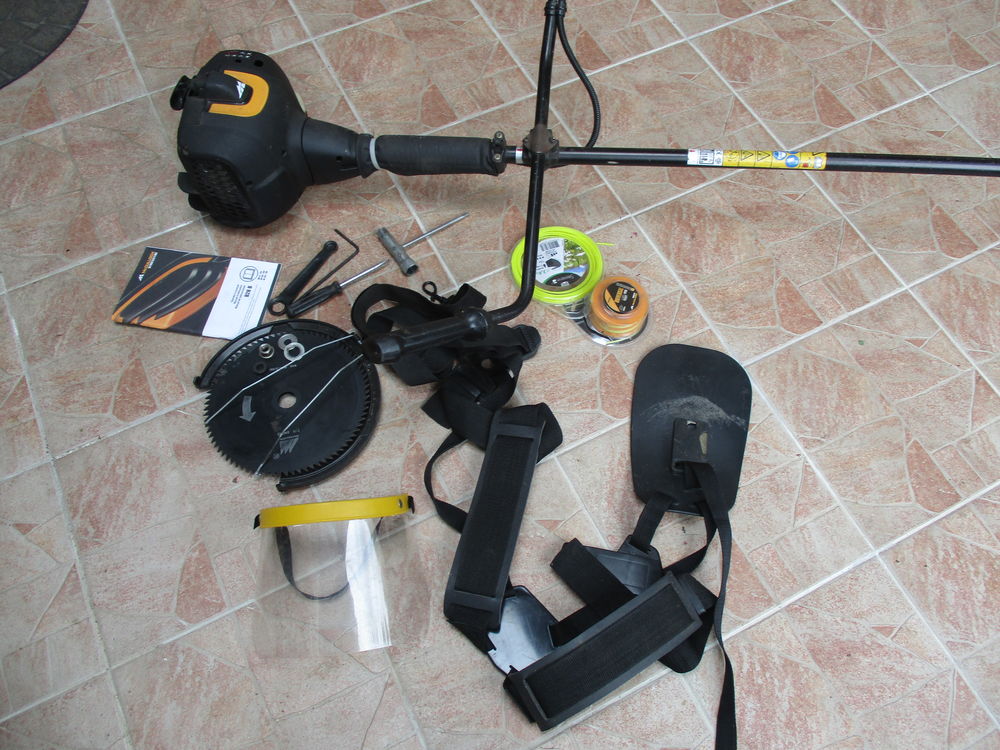 D�broussailleuse et accessoires 80 Chambon-la-For�t (45)