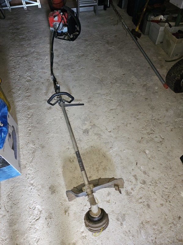 D�broussailleuse dorsale tr�s bon �tat 450 M�jannes-l�s-Al�s (30)