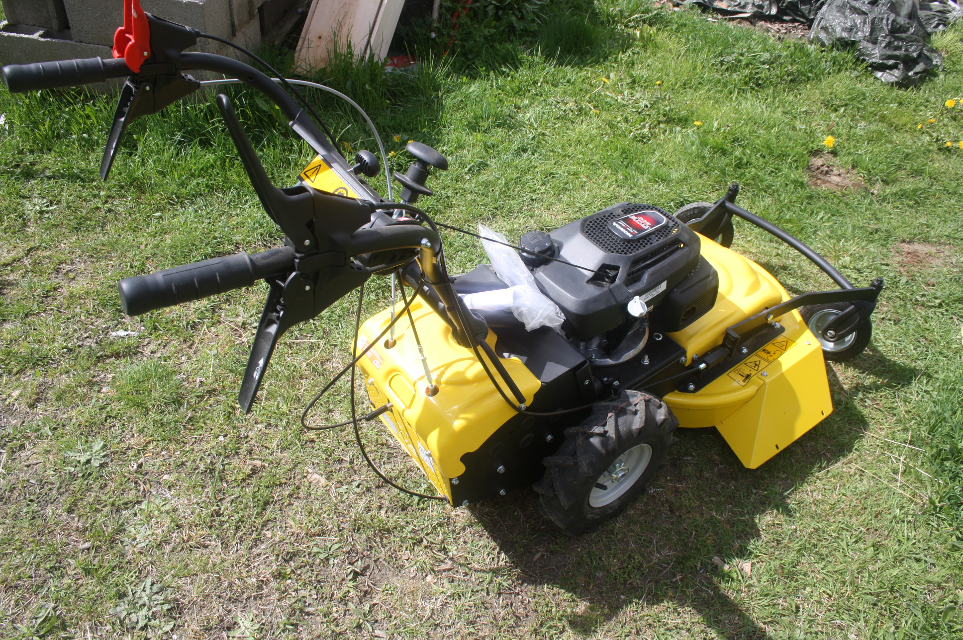Debroussailleuse Pro 4 roues ROQUES LECOEUR totalement NEUVE 1929 Issoire (63)
