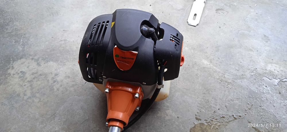 D�broussailleuse peu servi. 110 P�zilla-la-Rivi�re (66)