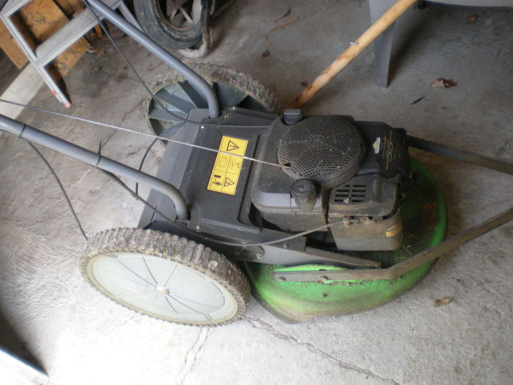 d�broussailleuse thermique, d�marre a car de tour.
0 Clermont-Ferrand (63)