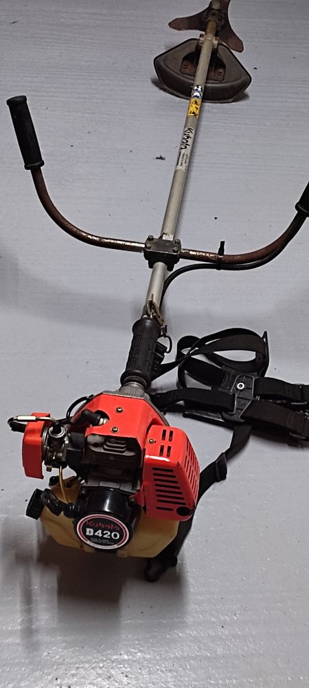 D�broussailleuse thermique kubota 165 B�grolles-en-Mauges (49)