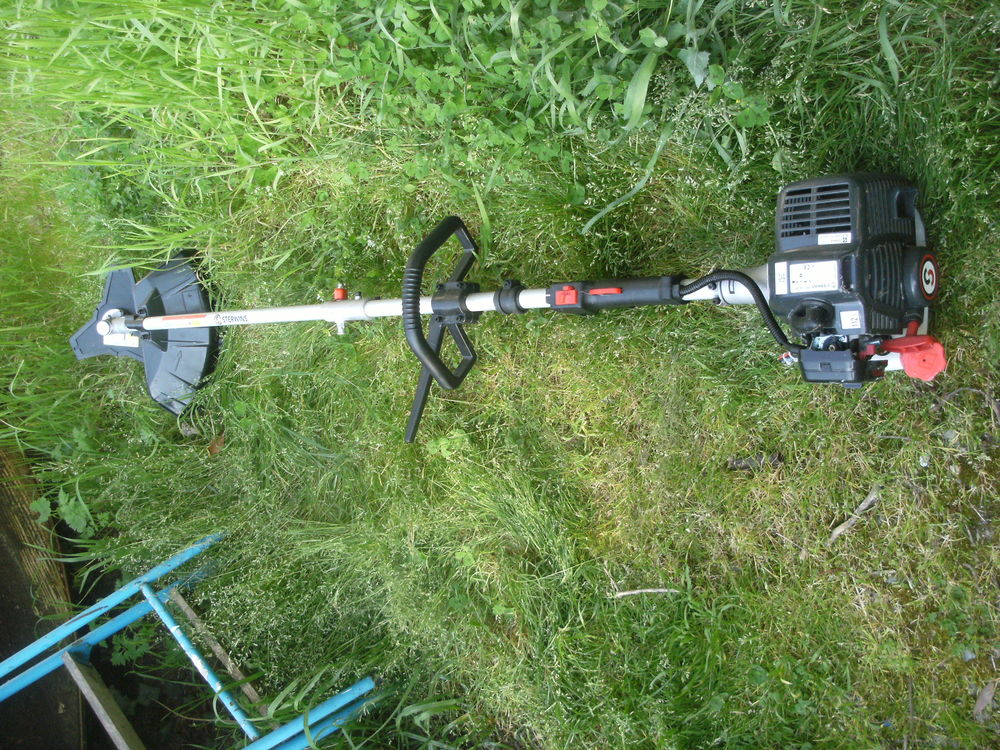 DEBROUSSAILLEUSE THERMIQUE STERWINS 26cc 75 Faye-d'Anjou (49)