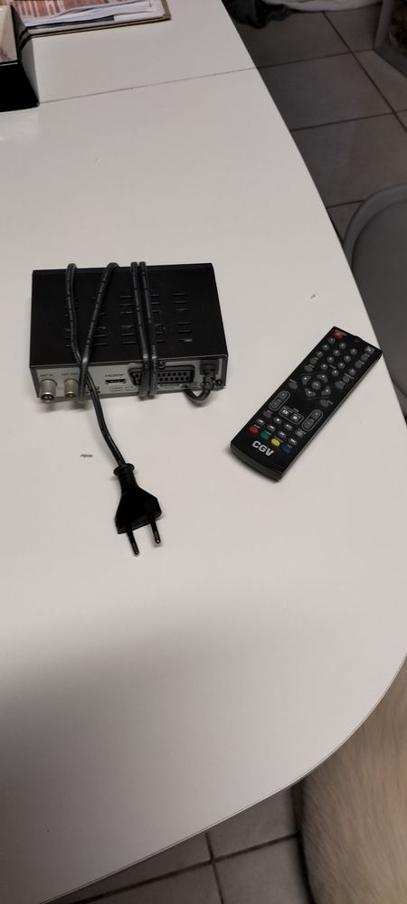 D�codeur TNT HD CGV Etimo STL avec t�l�commande 35 Vernon (27)