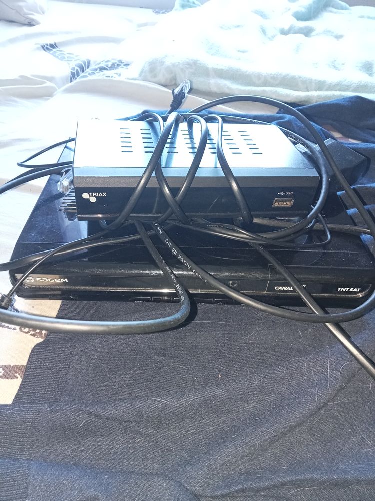 2 d�codeurs tnt 1 Mon�teau (89)