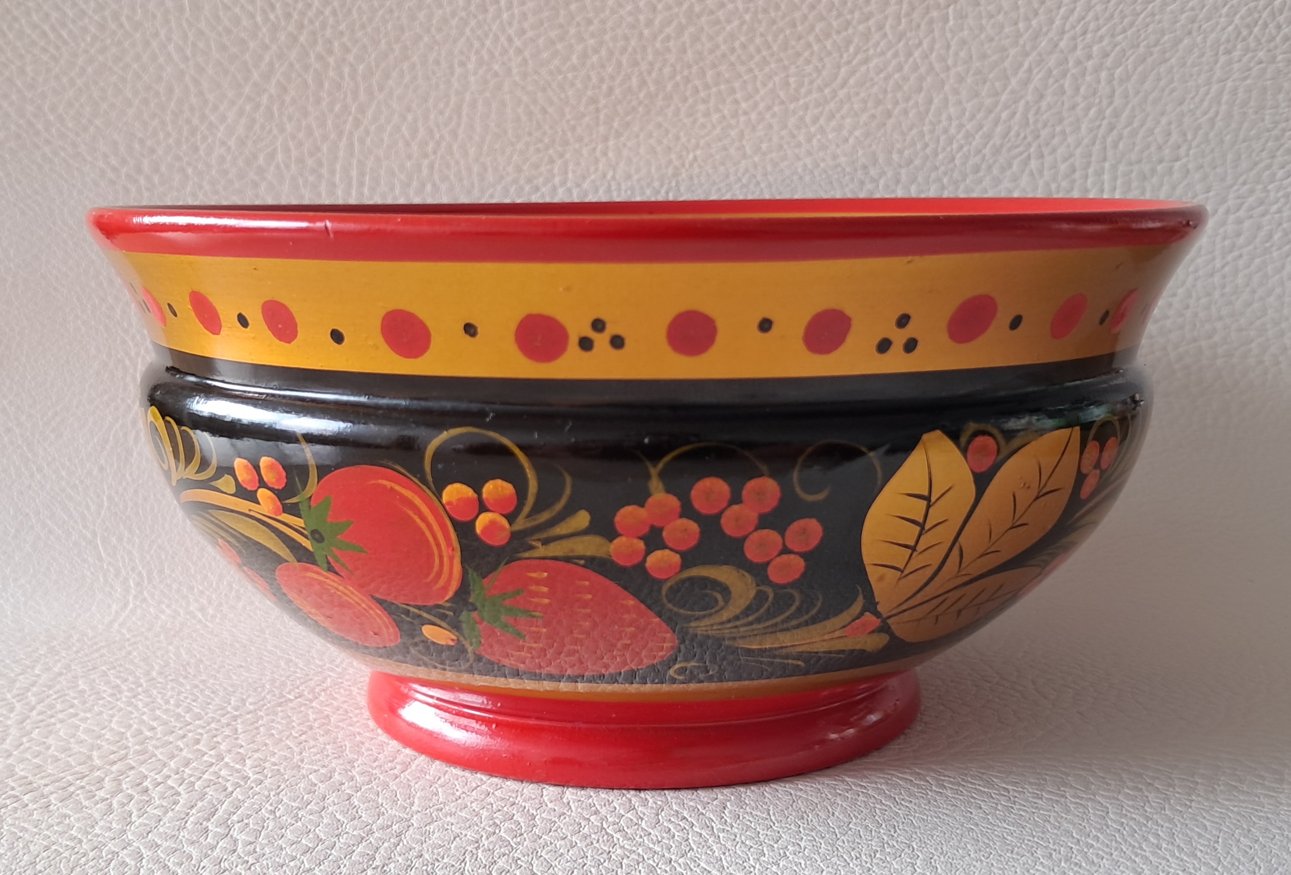 bol d�coratif en bois laqu� noir rouge or Khokhloma 5 Carnon Plage (34)