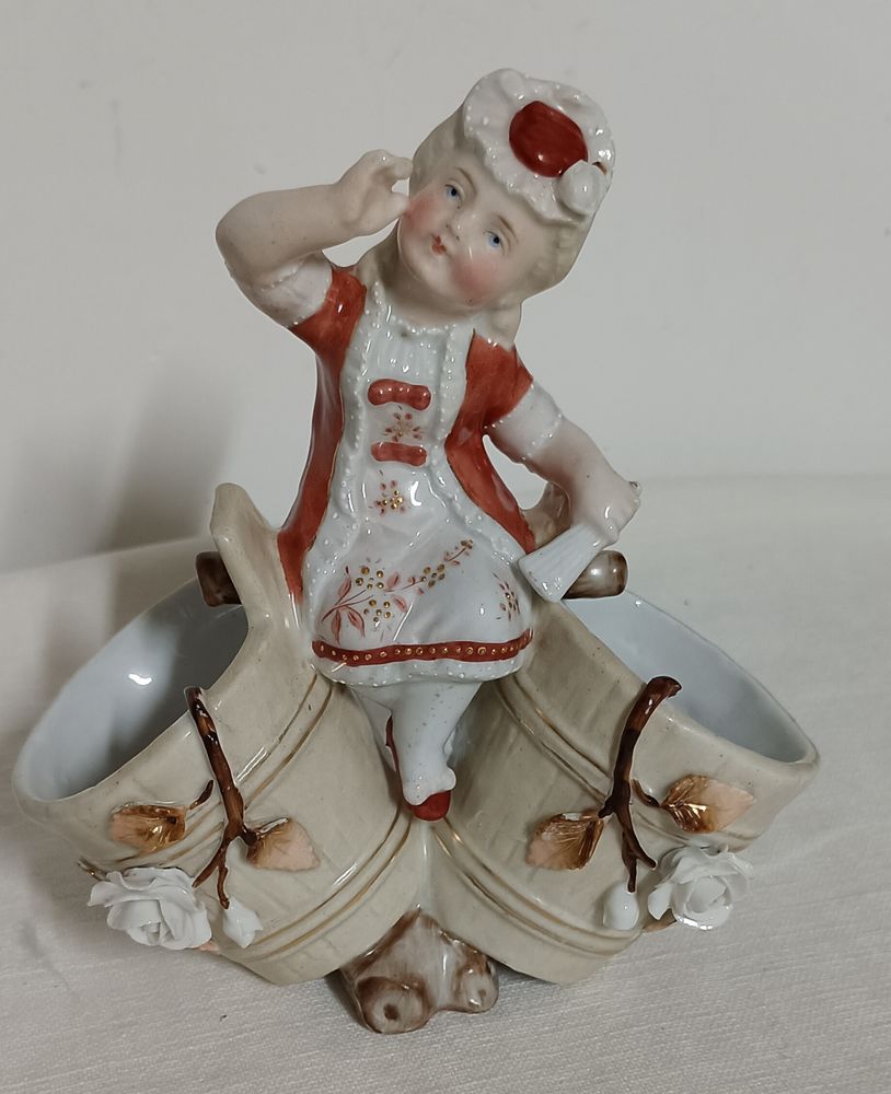 D�coration c�ramique personnage avec 2 tonneaux 11 Chauriat (63)