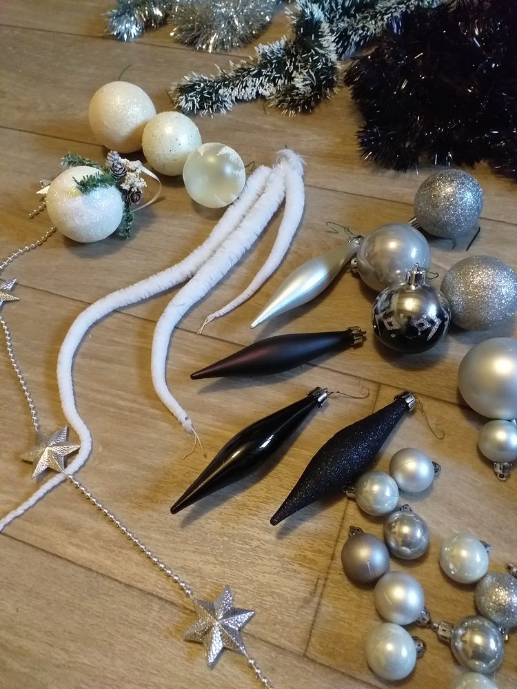 Lot de d�coration de no�l - 89 pi�ces - Noir/Blanc/Argent� 24 Aillevillers-et-Lyaumont (70)