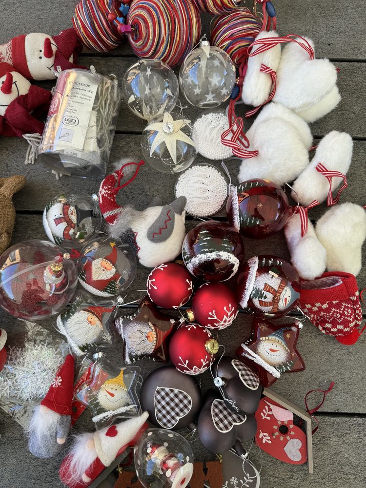 D�corations de NOEL rouge 25 Avesnes-les-Aubert (59)