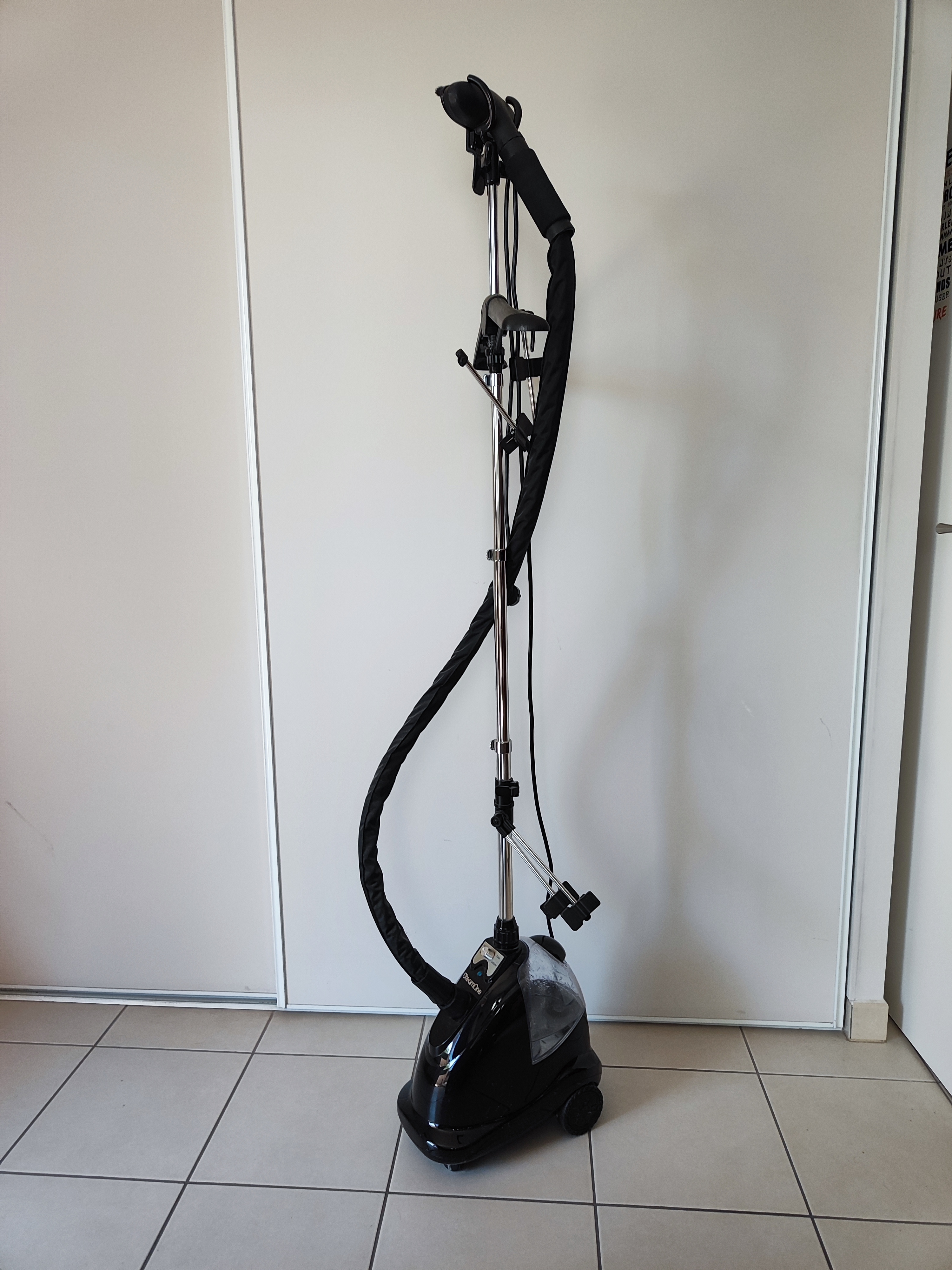 Defroisseur vertical STEAMONE 50 Draguignan (83)