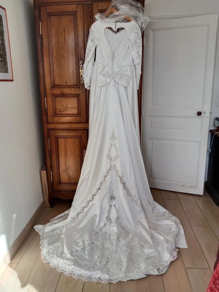 Me demander le tarif..
Magnifique Robe de Mari�e.
Taille 44
1 Dinard (35)