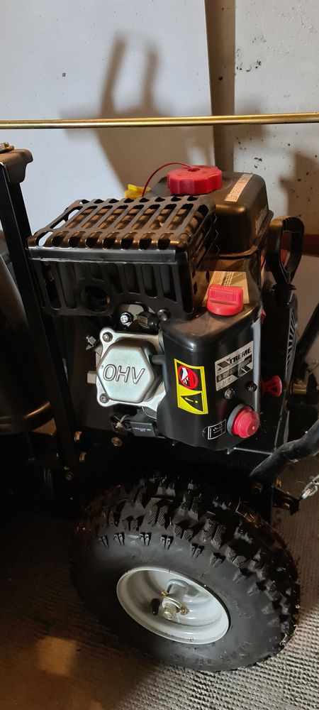 D�neigeuse de marque Ariens mod�le LCT 208 0 Clermont-Ferrand (63)