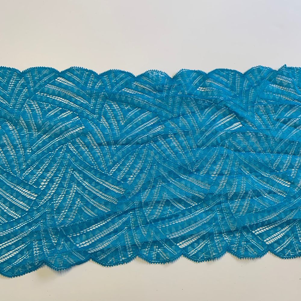 Dentelle de calais bleue, lot de 4.50 m    16 Saumur (49)