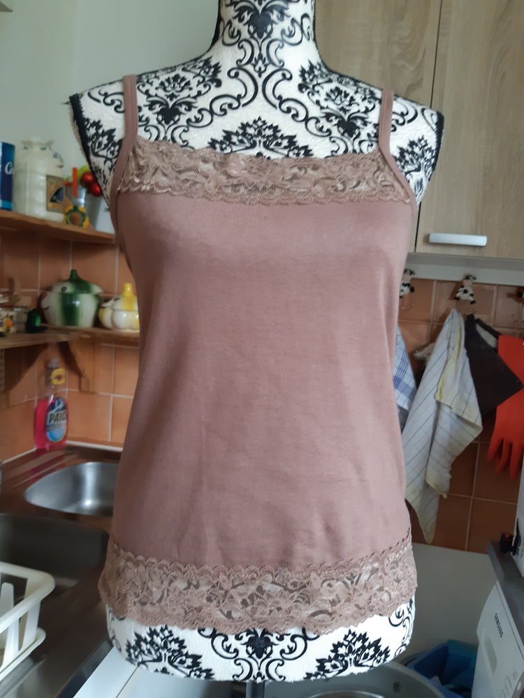  top dentelles marron NEUF JENNYFER TAILLE M
3 Lyon 5 (69)