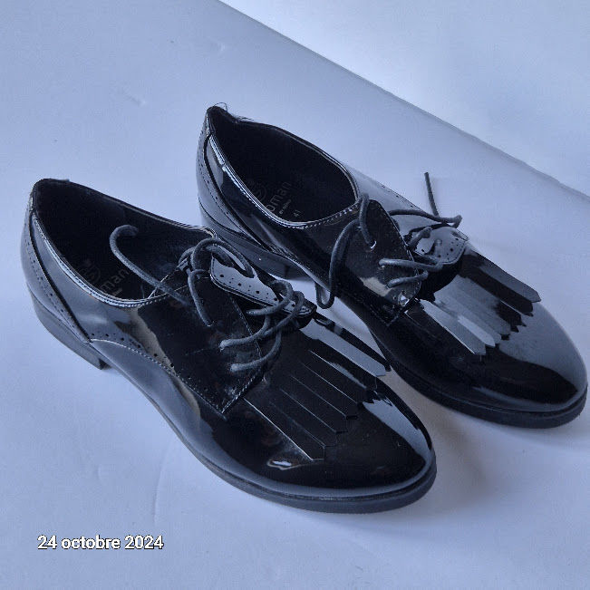 Derbies chaussures vernies noir P 41 avec languette amovible 15 Saumur (49)