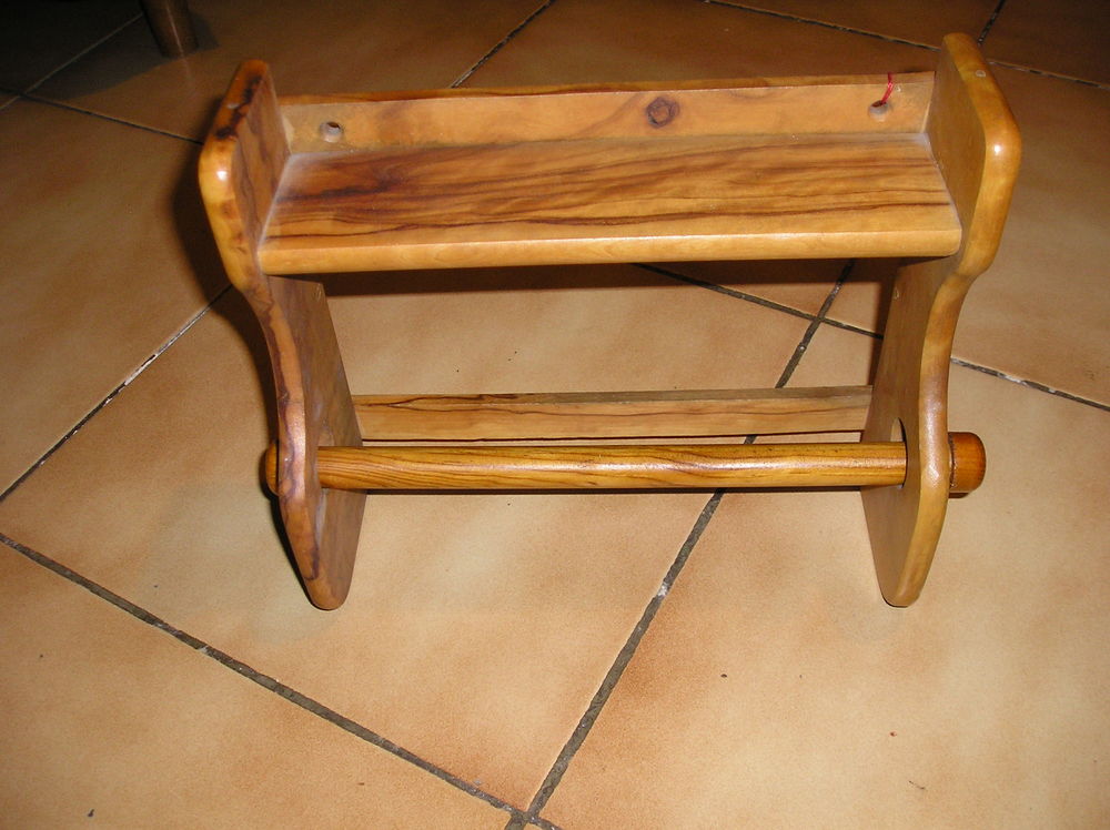 D�rouleur de sopalin en v�ritable bois d'Oliver
29 Sept�mes-les-Vallons (13)