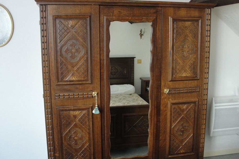 Description
chambre a coucher 100 Montmorot (39)