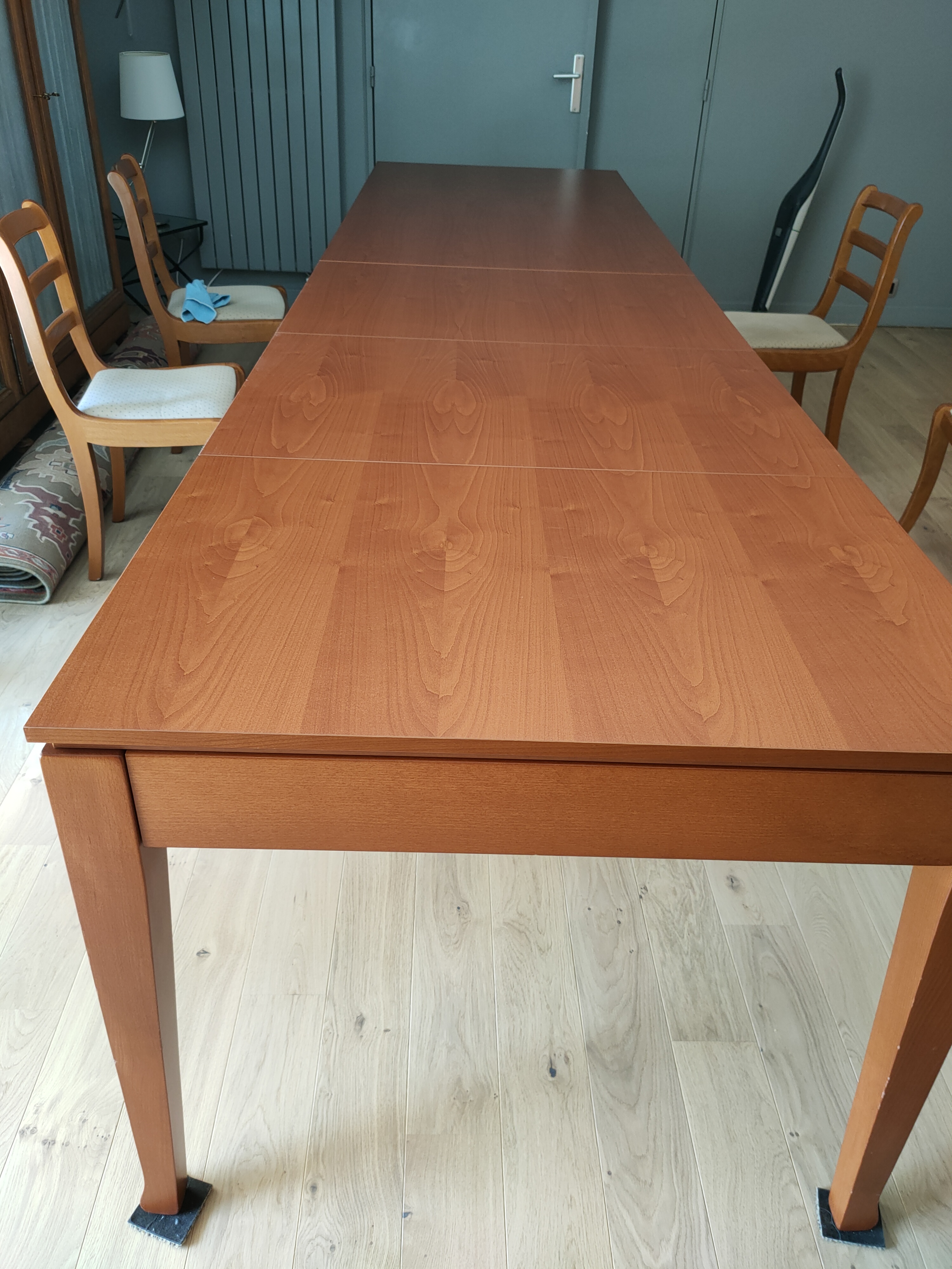 Description
Table de salle � manger 380 Saint-Pardoux-le-Neuf (23)