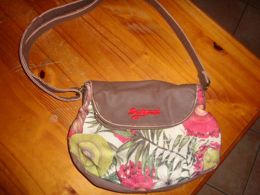 Sac Desigual � bandouli�re en TBE � 20 euros 20 Laura�t (32)
