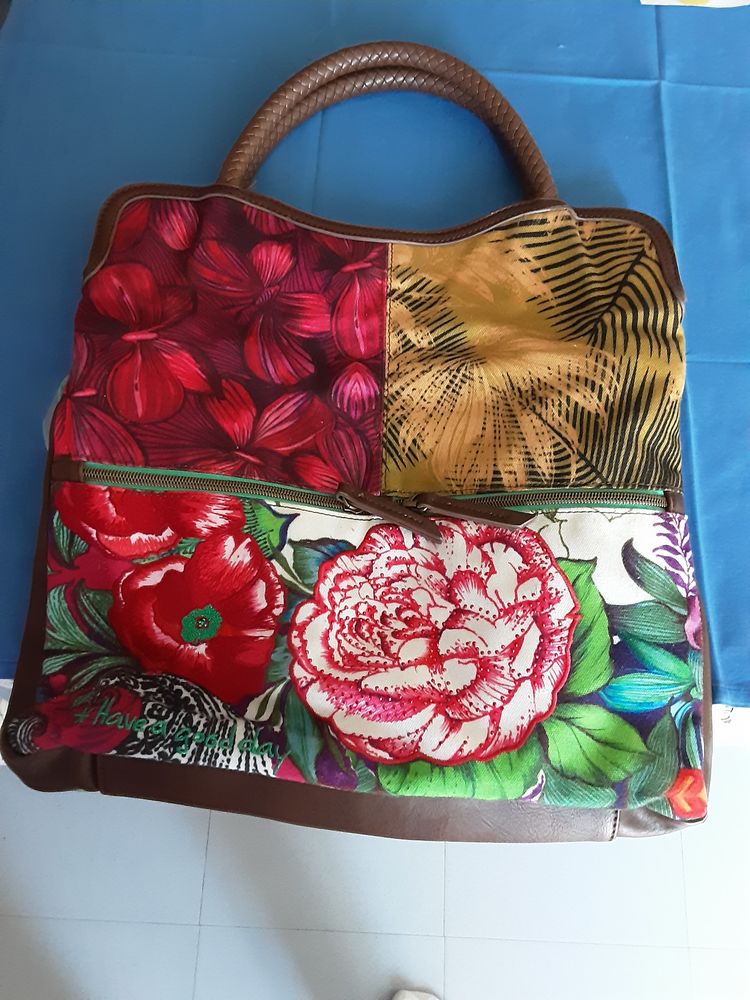 Sac DESIGUAL en bandouli�re 
20 Argenteuil (95)