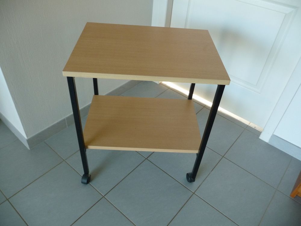 Desserte en bois clair et m�tal avec roulettes 45 Celles-sur-Belle (79)