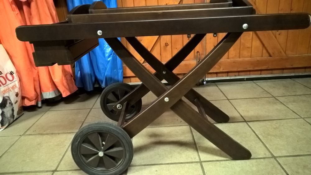 Desserte en bois sur roulettes 0 Gr�sy-sur-Aix (73)