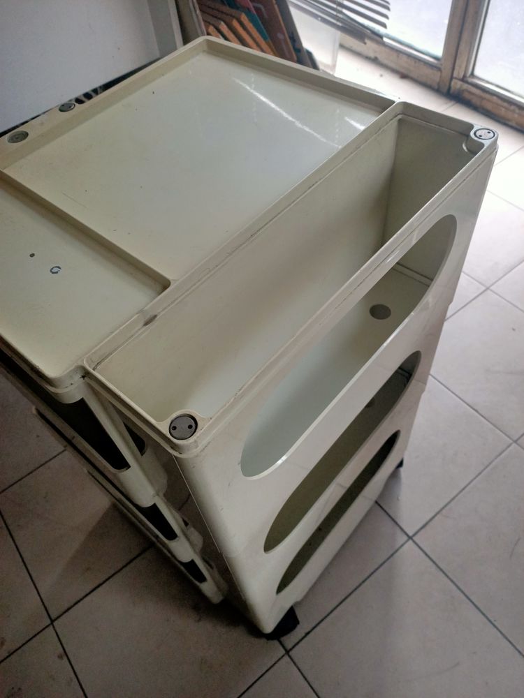 Desserte joe colombo  sign�e  chariot roulant
208 Paris 15 (75)